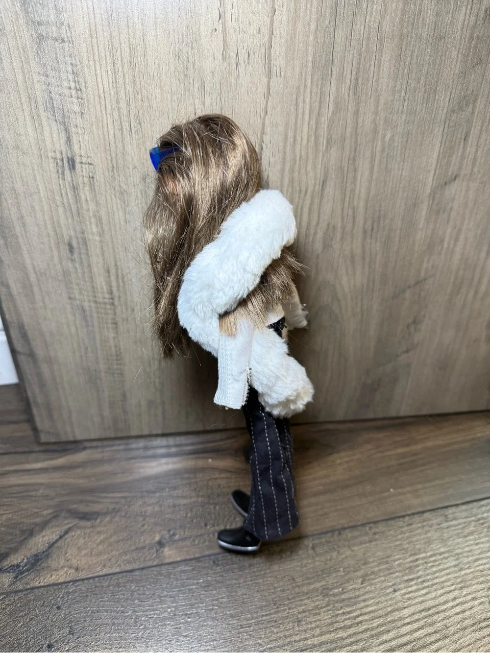 Bratz Vintage Wintertime Wonderland Yasmin Doll Outfit Accessories